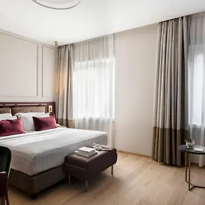 Adoro Hotel